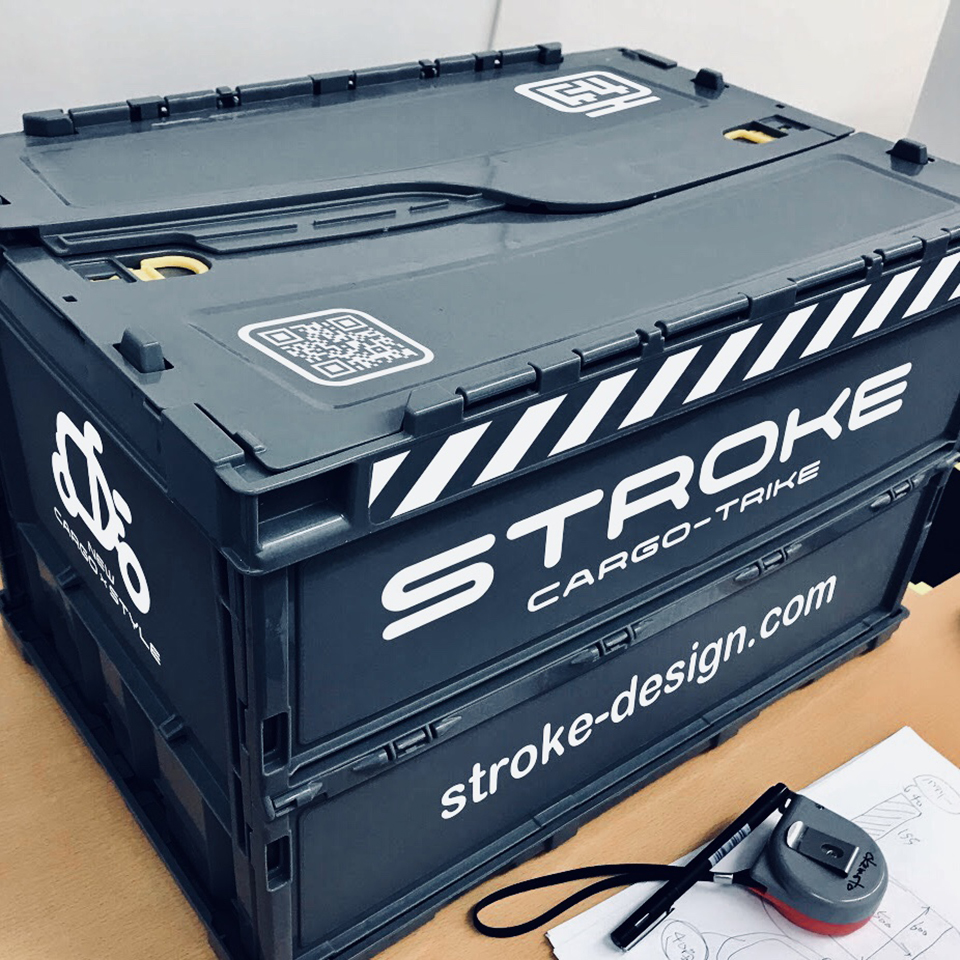 カーゴスペースに載せるボックスもお化粧