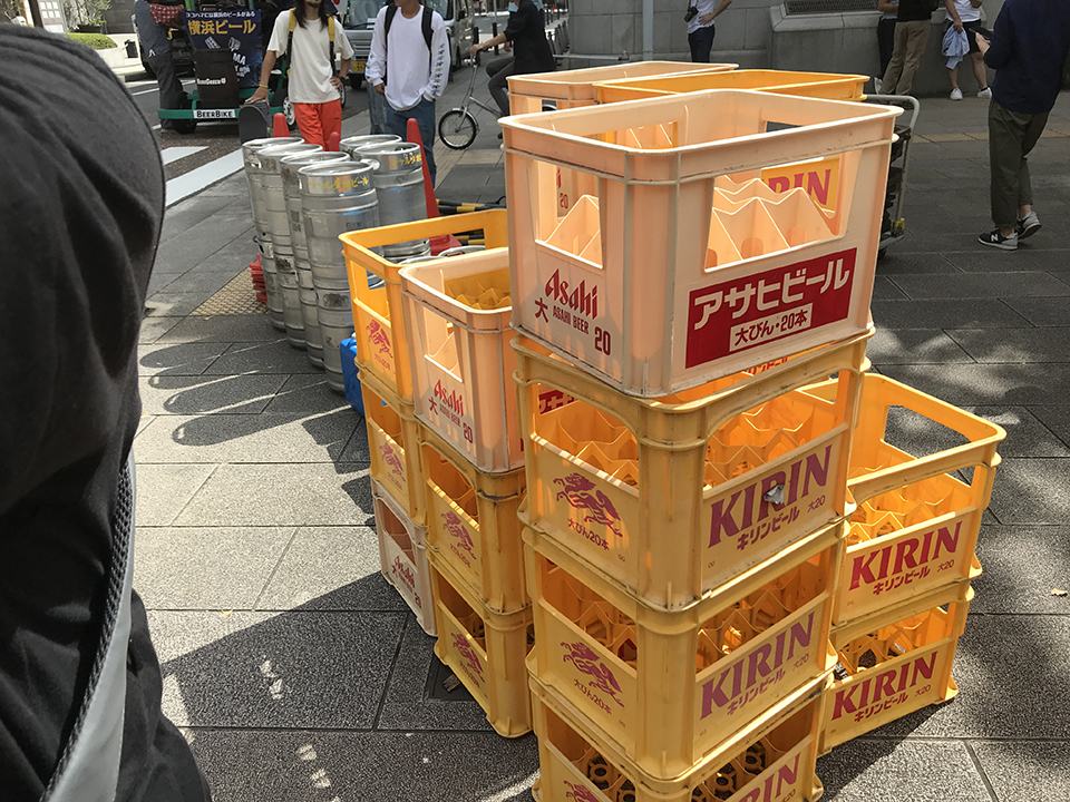 カーゴバイクレースに使う荷物(ビールケース、ビア樽他)