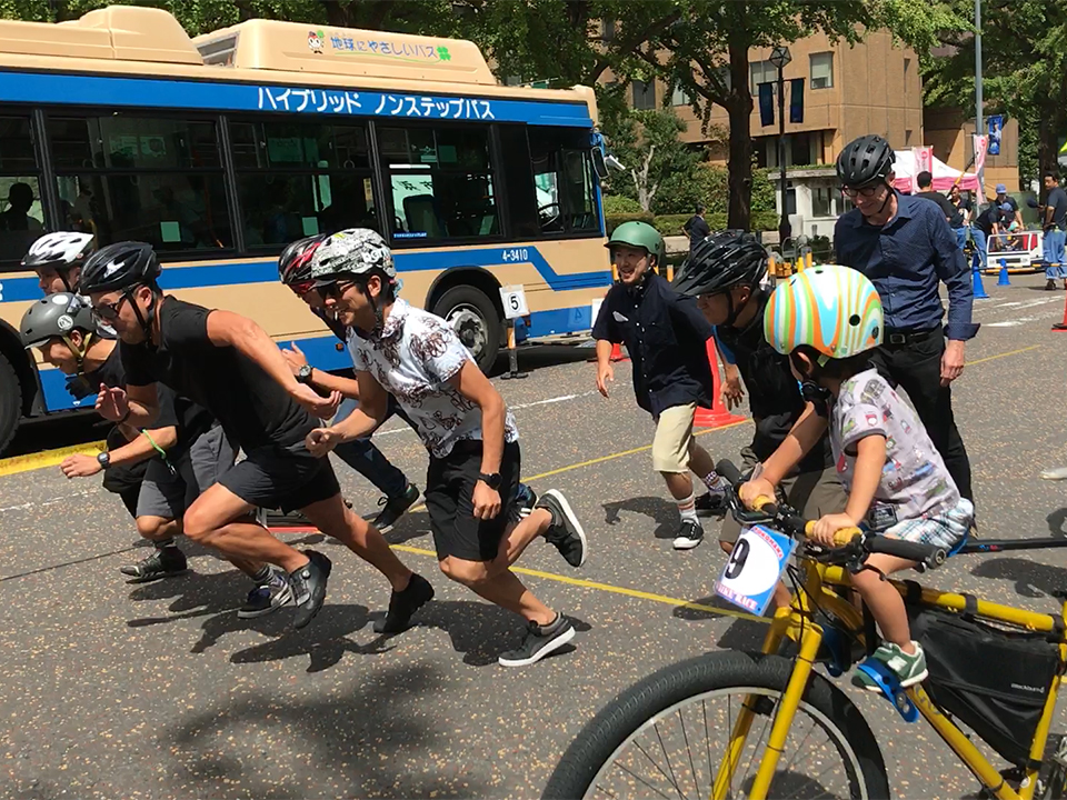 レース開始!自ら走ってからの乗車